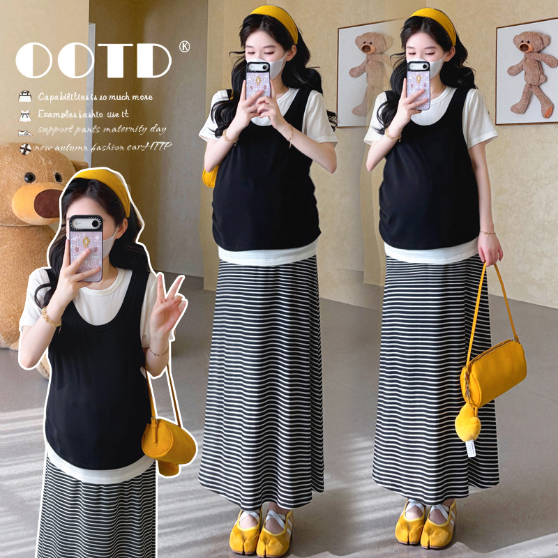 New Summer Clothing, Korean Style Maternity Wear, Loose and Slimming Two-Piece Set, Summer Fake Two-Piece T-Shirt + Striped Skirt Set