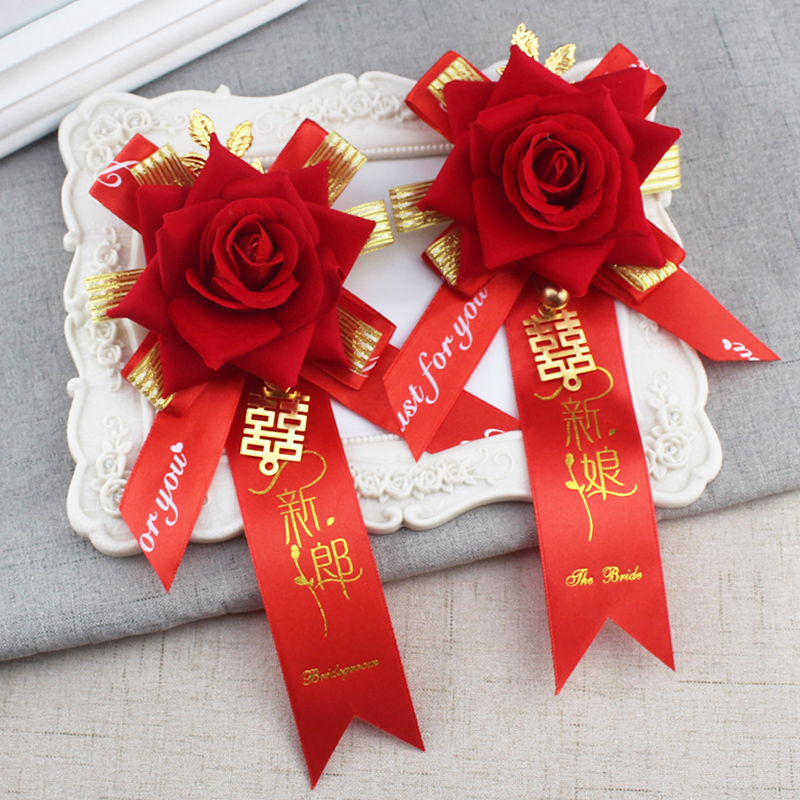 Groom bride marries chest flower set of father's mother emulation wedding cardiovert VIP greet guests at the behest of the guests