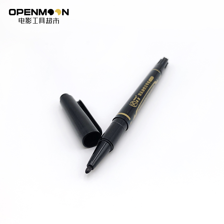 Black double-headed oily debit pen in the middle of the head