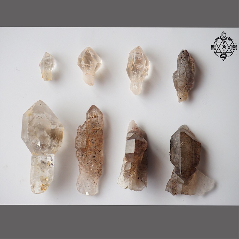 (Lin Instrumental Building) Super Seven Backbone white Crystal scepter Original Stone Specimen Personality small crowdsourced mineral gift purification