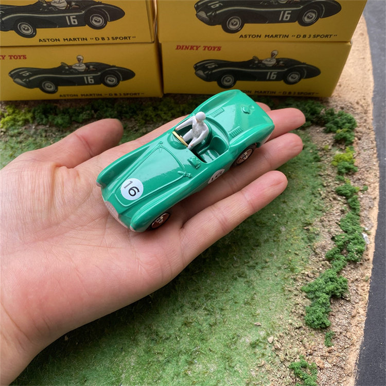 Модель машины 特价外贸1:43 dinky toys 阿斯顿马丁赛车跑车全合金儿童玩具车 OTHER