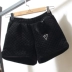 Thu đông 2018 Phụ nữ mới thường mặc quần thun lưng cao size rộng đế rộng chân đế quần short nhung vàng mùa đông thời trang trung niên nữ cao cấp  Quần short