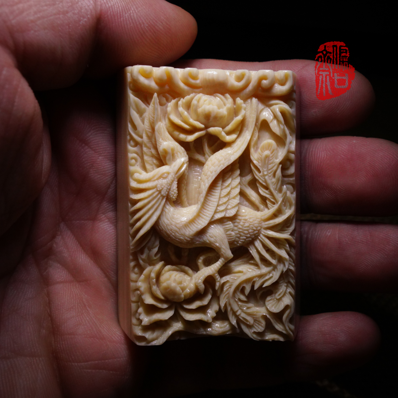 Appreciate the craft of hand - carving and mammoth carving of the Yuzhuang Phoenix Peony Peony Peony