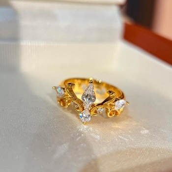 Lady cinderella crown style ring