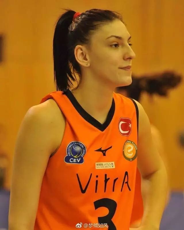Spot set can be issued 2018 Turkish women's women's volleyball league Issaci Bashiers to serve orange with big offers