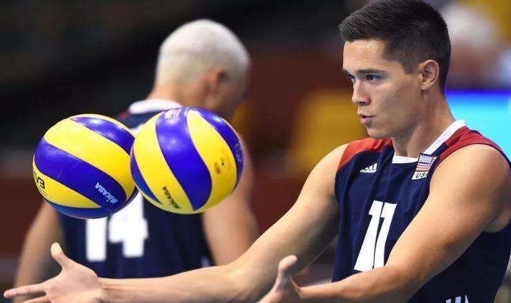 Spot Simmering 2018 World men's volleyball league US men's volleyball team to wear a large amount of blue