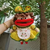 Готовое изделие — зелено-желтая сумка для горничной с большим горлышком.