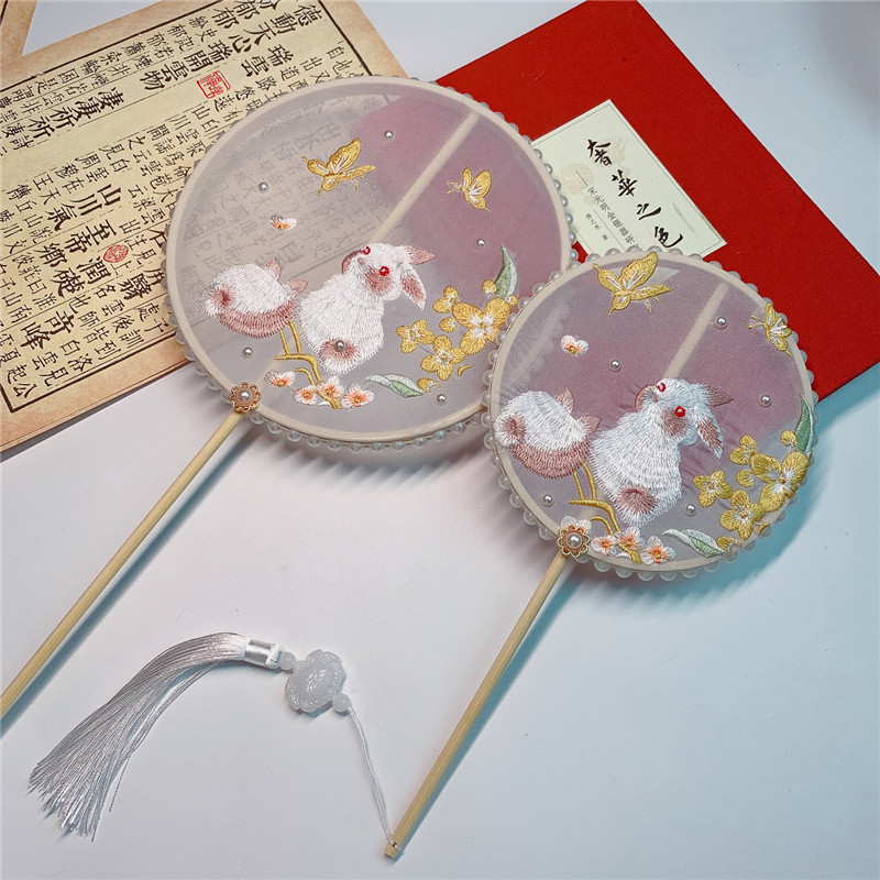 Children's embroidery troupe fan palm fan Hanfu fan Chinese style girl group fan women's long-handled performance palace fan catwalk