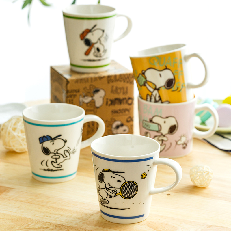 - into a SNOOPY SNOOPY cartoon ceramic keller cup American household drinking water cup gift boxes