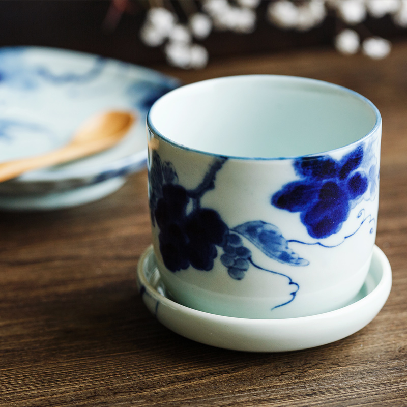 The Under glaze color soup bowl imported from Japan Japanese braise cup ceramic cup with cover creative handless small steamed egg cup. A small handleless wine cup dessert cup