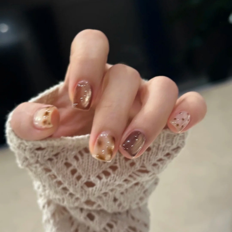 Autumn Manicure Handmade Short Nails Cat Eye Gradient Amber Brown Simple High-End Polka Dot Fake Nail Stickers Autumn Manicure Handmade Short Nails Cat Eye Gradient Amber Brown Simple High-End Polka Dot Fake Nail Stickers
