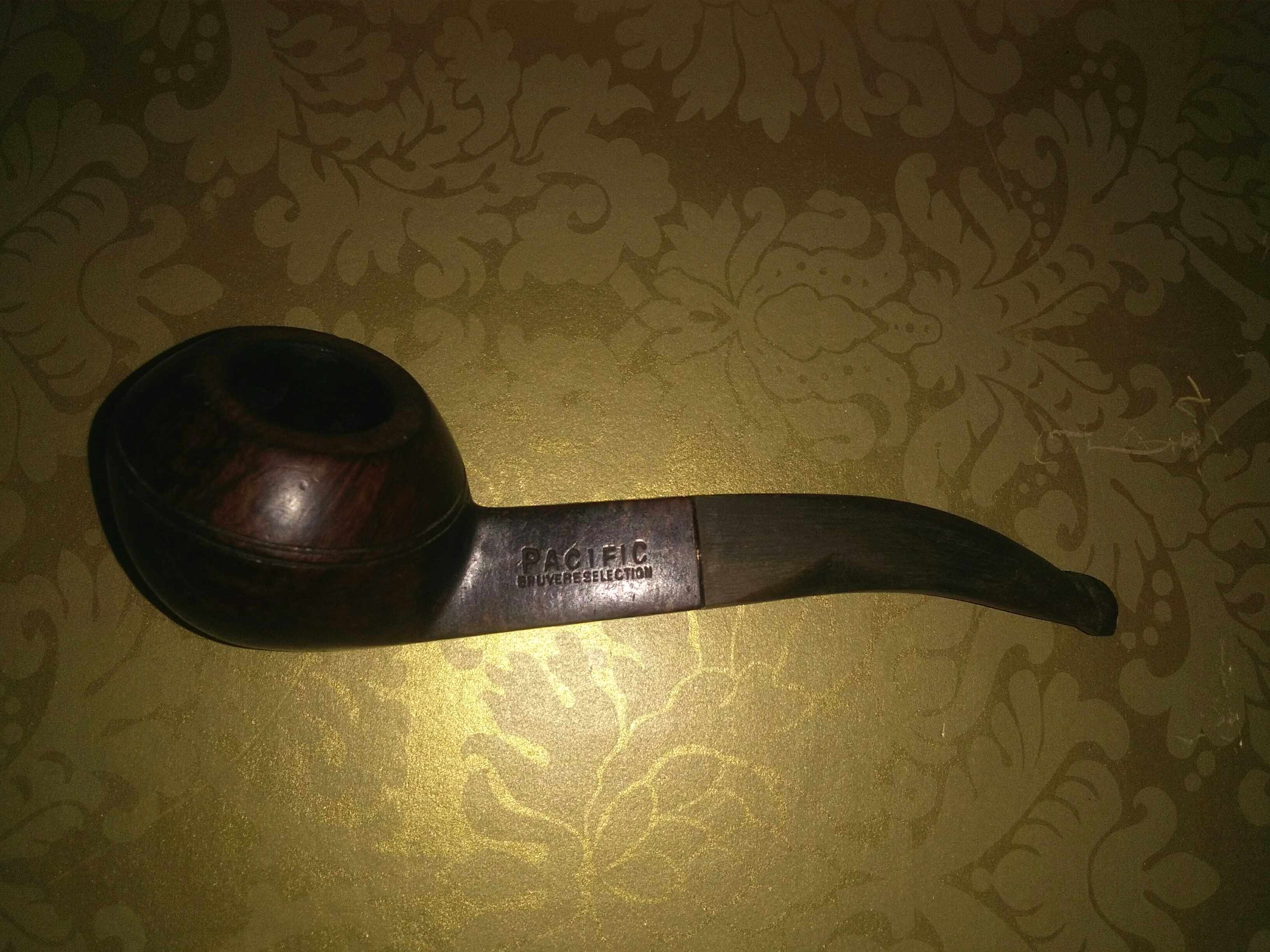 France buys American pacific briar pipe with large antler mouthpiece