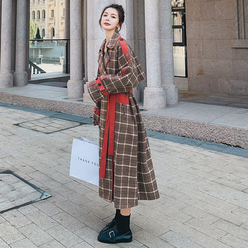 Plaid retro woolen coat women's mid-length version 2020 new waist and thin temperament Hepburn style woolen coat