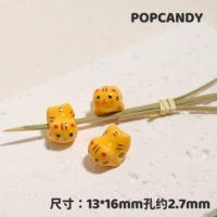 Труба желтой кошки одна горизонтальная дыра