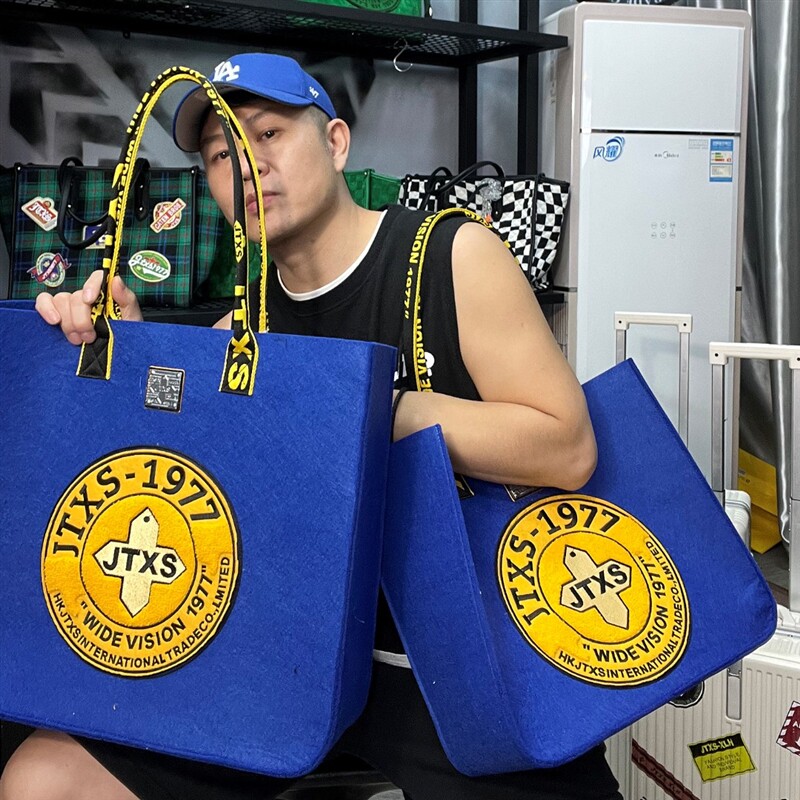 JTXS Klein blue felt bag trendy single shoulder handbag Totbag shopping bag felt handbag-Taobao