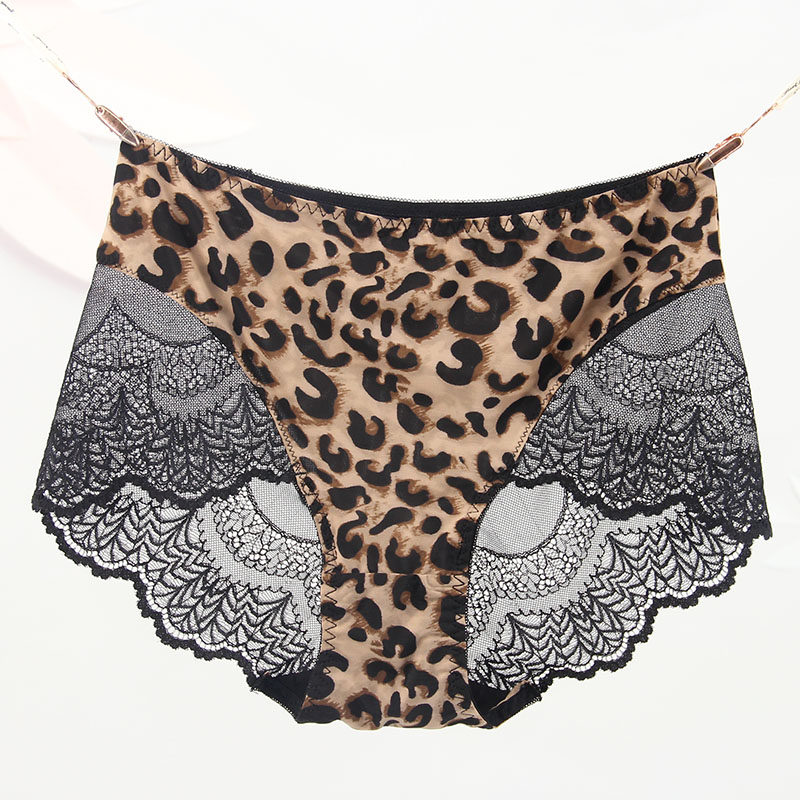 Large size medium and high waist fat MM lace seamless thin section breathable and comfortable ladies briefs BAO WEN sexy underwear