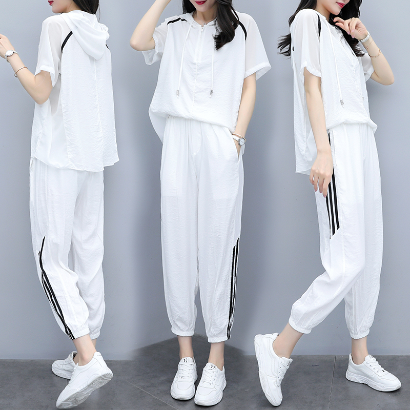 Snowspun Ocean sends two sets of European stations 2022 new temperament fashion Aging White Sports Casual Suit Women Summer