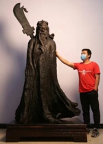 Root carving Guan Gong Buddha statue ornaments gloomy wooden Zhaocai Wu Caishen living room town house dedicated to mahogany crafts