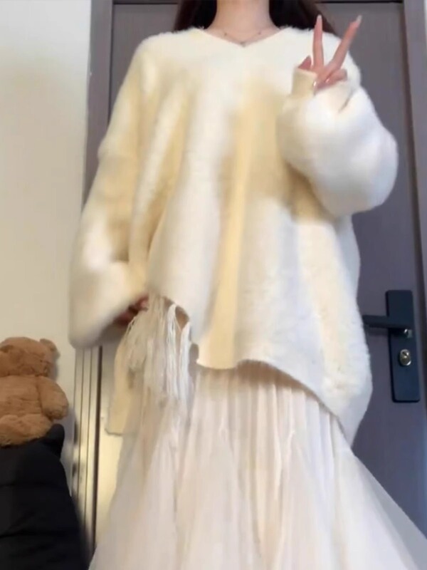 Solid Color V Neck Loose Elegant Fringed Mink Velvet Loose Sweater Thick Knitted Top for Women 2026 Early Autumn and Winter New Style Solid Color V Neck Loose Elegant Fringed Mink Velvet Loose Sweater Thick Knitted Top for Women 2026 Early Autumn and Winter New Style