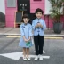 Quần áo biểu diễn trẻ em mẫu giáo mùa xuân và mùa thu cô gái váy học sinh tiểu học áo sơ mi dài tay phù hợp với phong cách đại học - Trang phục