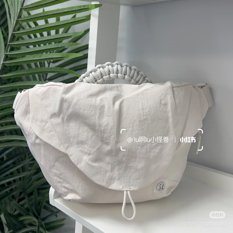 Lululemon Curved 3L Magnetic Bag, Handbag, Shoulder Bag, Guaranteed Genuine, No Returns or Exchanges