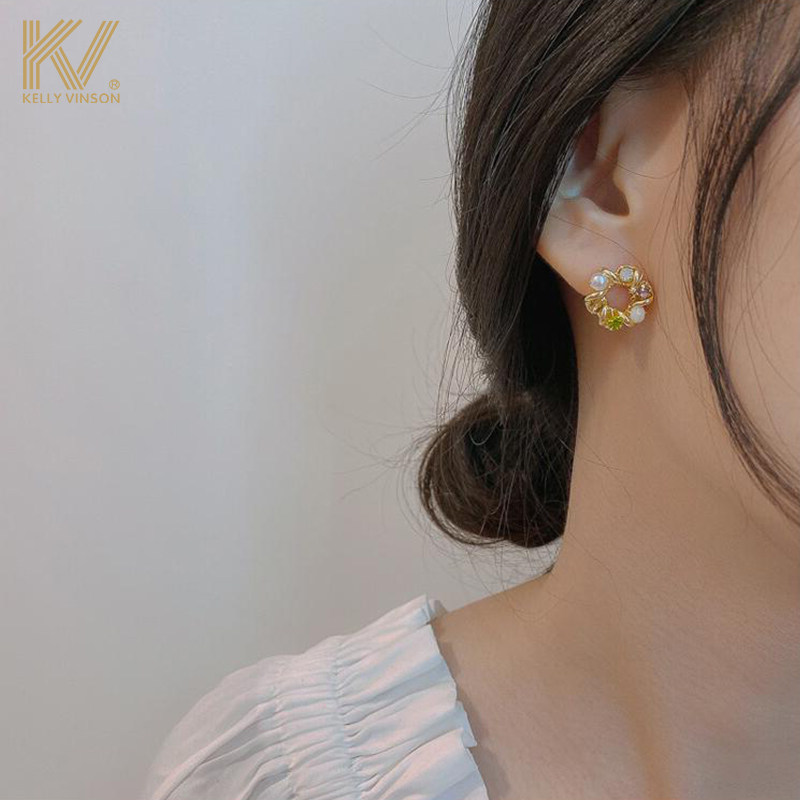 Temperament exquisite ear needles retro unique circle earrings high-end light luxury niche design sense fairy ear jewelry women