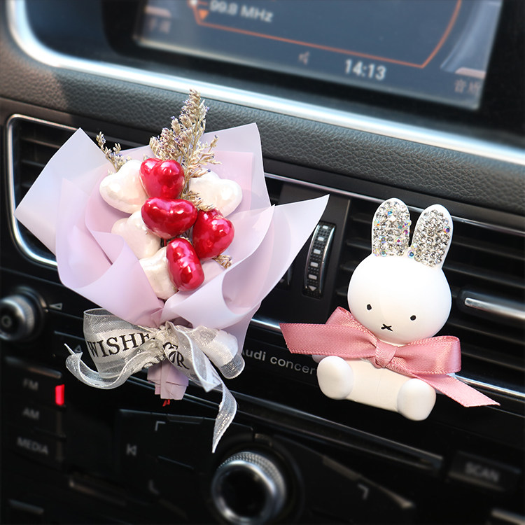 Car Perfume On-board Air Conditioning Air Outlet Clip Plaster Aromas Lavender Inlaid Drilling for Peculiar Smell Interior Decoration Items Women