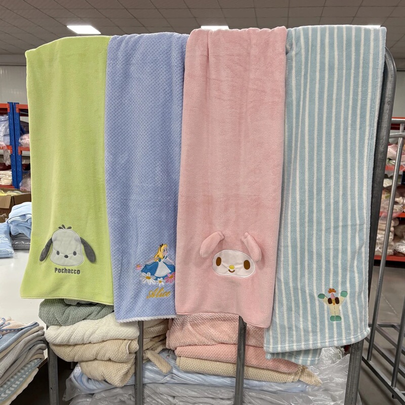[Clearance Area] 70×140cm Final Stock - Minor Flaws - Cute Embroidered Bath Towel Coral Fleece Wrap