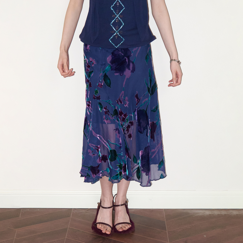 Sancuntai 3inch Moss Floral Velvet All-Over Print Diagonal Cut Mesh Elegant Slimming Skirt Sancuntai 3inch Moss Floral Velvet All-Over Print Diagonal Cut Mesh Elegant Slimming Skirt