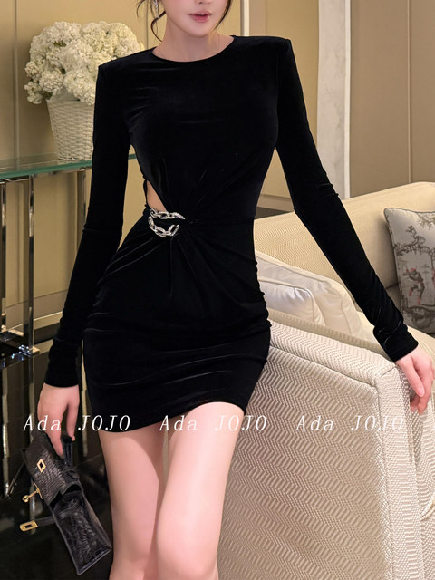 Black Round-Neck Slim-Fit Dress with a Waist-Revealing Design, Mature and High-End Feel, 2025 Winter New Long-Sleeve Dress for Women