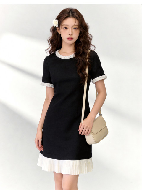 Unique and Refined Dress with a Round Neck and Waist-Cinching Design, Elegant and Gentle, the New Trendy Dress of Spring 2026