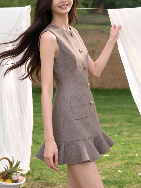 Unique and Super Stylish Dress with Ruffles and Single-Breasted Buttons, Perfect for Work and Important Occasions in the Summer of 2026