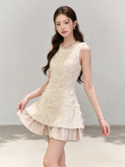 Elegant Sleeveless Dress 2026 Summer Waist-Cinching Slimming High-End Design Apricot-Colored Short Dress for Dates and Parties