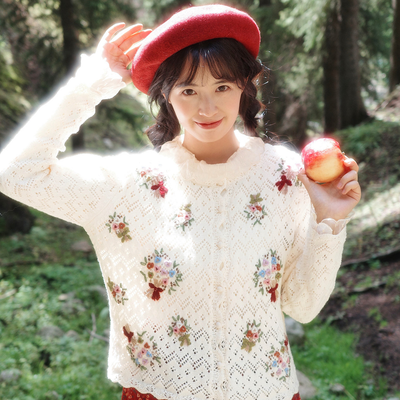 [Flower Room in an Old Paris Mansion] Yemao Dou's Handmade Crochet Vintage-Style Heavy-Duty Hollow-Out Short Knit Cardigan