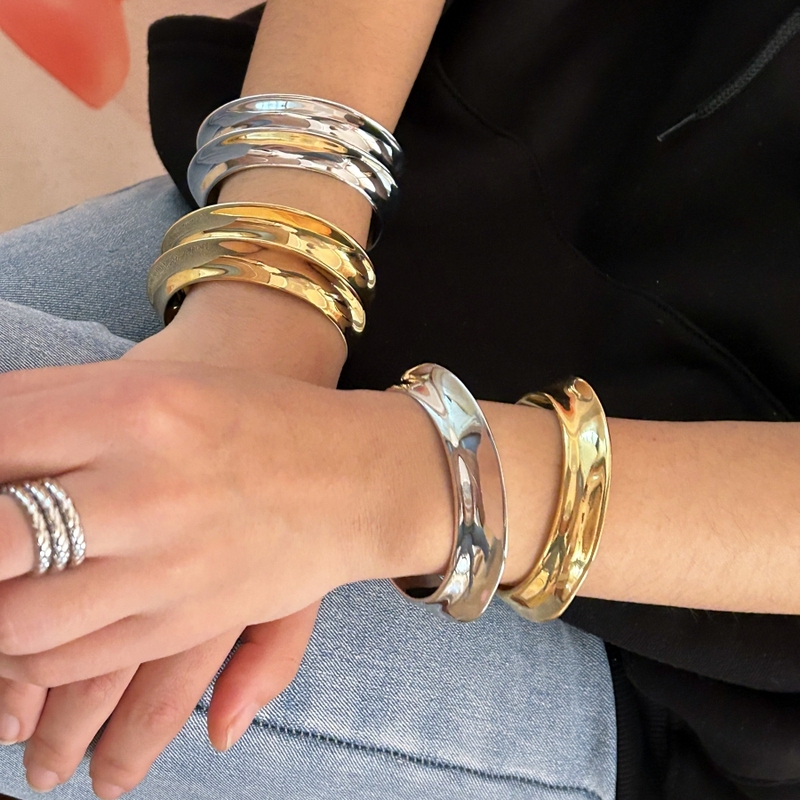 American Niche Design Ari*Nabo*Ssard Flying Saucer Open Bracelet, European and American Style Gold Exaggerated Large Bracelet for Stacking American Niche Design Ari*Nabo*Ssard Flying Saucer Open Bracelet, European and American Style Gold Exaggerated Large Bracelet for Stacking