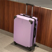 Светло -фиолетовый справа -молодежная версия молодежи