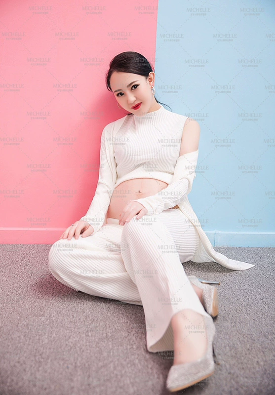 Photo studio phụ nữ mang thai ảnh quần áo cá nhân đan phù hợp với chụp ảnh trang phục xác ướp ảnh nghệ thuật áo len
