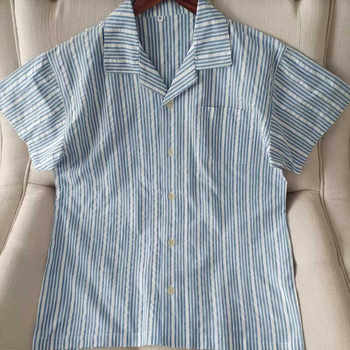 Lounge ໃສ່ pajamas ຜູ້ຊາຍແຍກຕ່າງຫາກເທິງ
