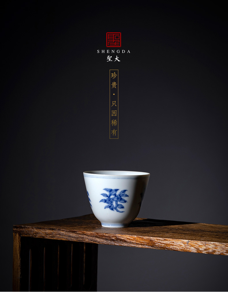 Holy big ceramic high - end antique in jingdezhen blue and white flowers and folding branches lines master cup hair color sensibility