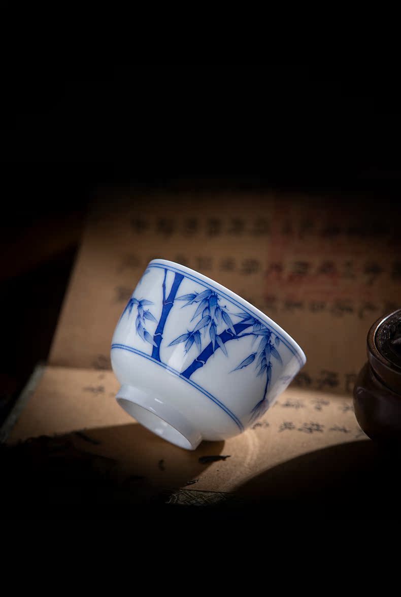 The large blue and white bamboo report peaceful sample tea cup teacups hand - made ceramic kung fu master cup all hand of jingdezhen tea service