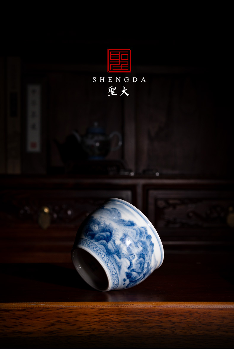 The big blue and white cylinder cup "nanshan implicit firewood" jingdezhen ceramic manual hand - made tea sample tea cup kung fu tea cups