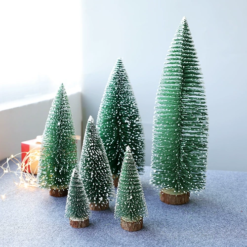 Сосновая игла Рождественская елка мини -декоративные украшения рождественские домохозяйства с нисходящими деревьями снегопадов, окунуемых белым кедром