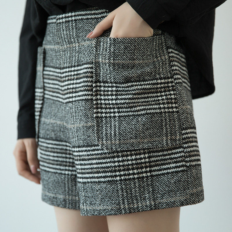 SUIN2020 autumn and winter New Art loose simple Korean Plaid high waist wide legs thin hairy short pants 896