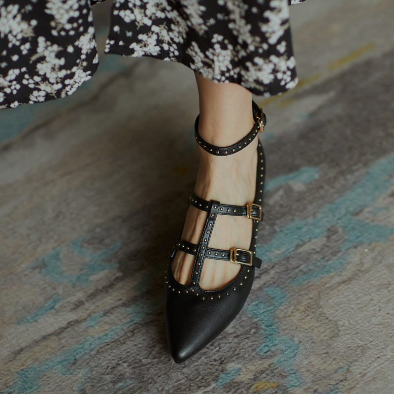 YCF single shoes women's thick heel 2022 new Korean version all-match one word buckle retro pointed toe heel Mary Jane shoes