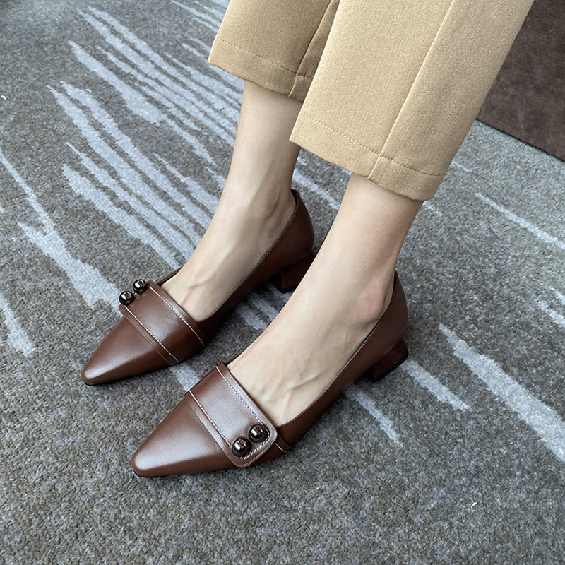 2022 spring and autumn new French British style small leather shoes brown retro all-match pointed toe thick heel single shoes women's middle heel