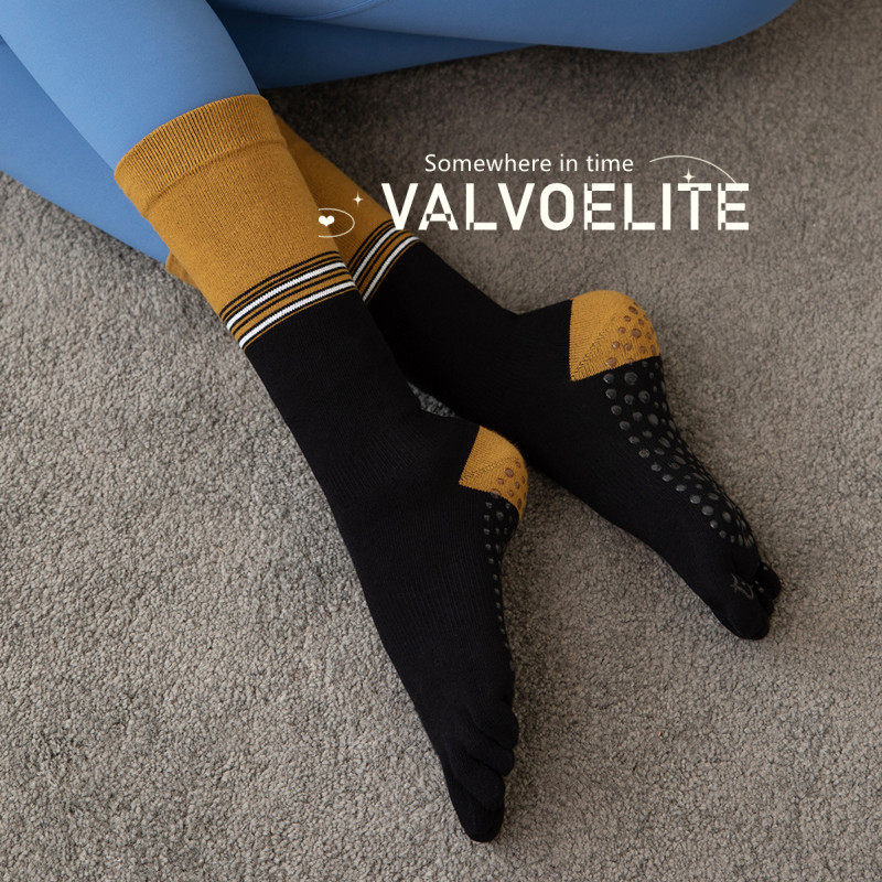 VALVOELITE Middle Cylinder Yoga Socks Female Non-slip Fitness Sports Yoga Professional Prati Short Five Finger Socks