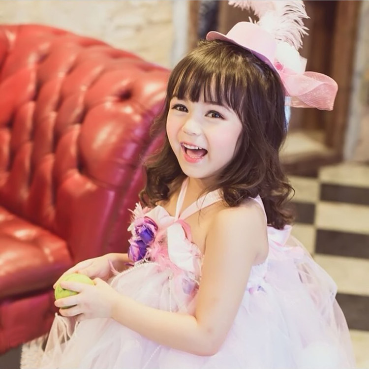 Beautiful female baby cute doll poster little Miyue life photo mother prenatal education poster bedroom wall stickers