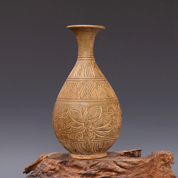 Southern Song Yaozhou kiln carved lotus peony pattern jade pot Spring bottle antique porcelain antique antique porcelain collection