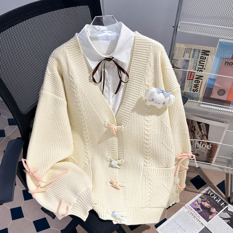 12Th-Century Style Cute and Sweet Middle School Girl Sweater, Lazy Style Cardigan Jacket, Preppy Style, 13-14 Years Old, with a Sense of Design