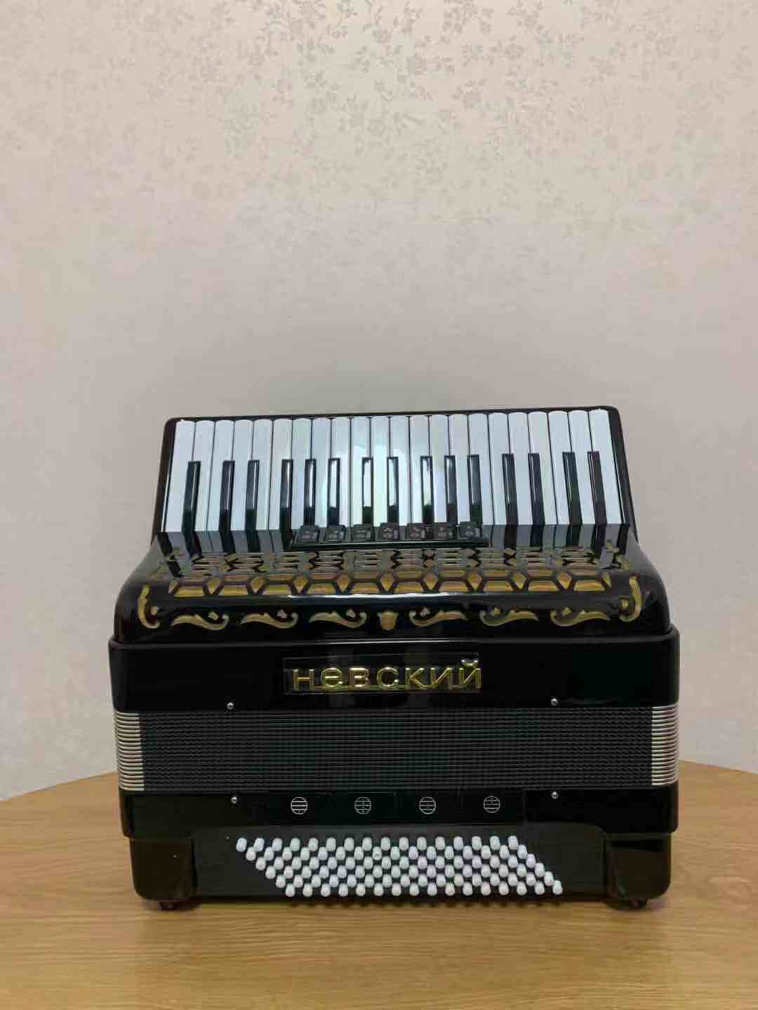 Russia's new original imported 96 Bes Neva brand children's adult middle-aged and old school high-end accordion